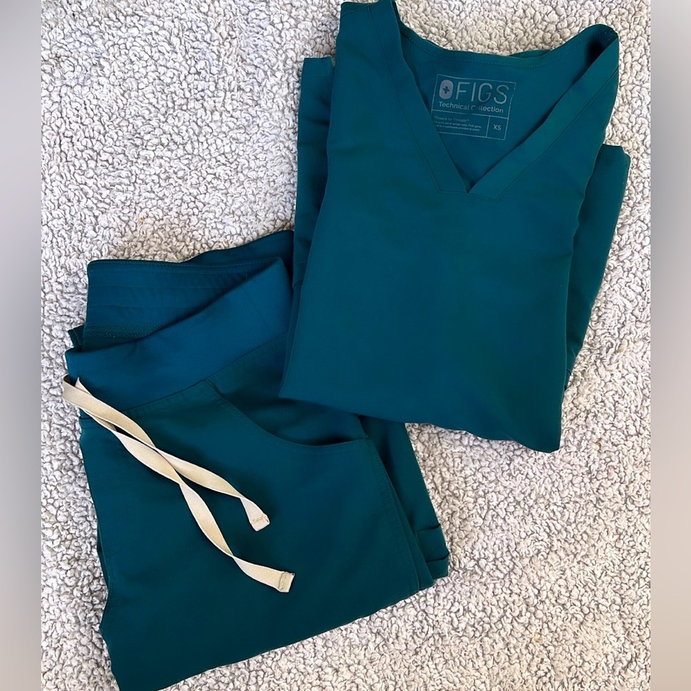 Figs scrubs, teal, XS top, S bottom